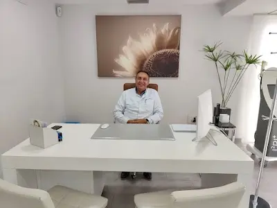 Clínica Javaloyes Medicina Estética y Nutrición Elche — Peluquería en Elx