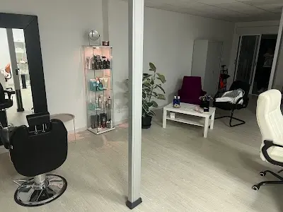 Peluqueria Aleksandra Na Dzielni — Peluquería en Orihuela