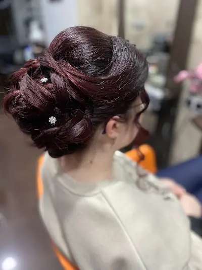 Peluquería y estética SANTI — Peluquería en Archena