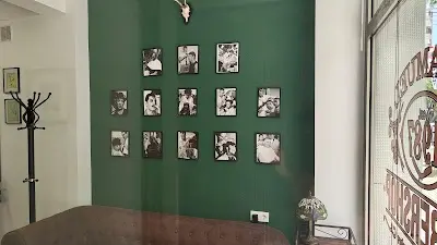 J. Samuel Baber Shop — Peluquería en Torrevieja