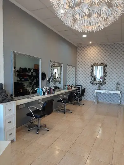 Donna's hair & beauty salon — Peluquería en Albox