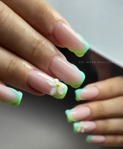 Sol Maje Nail Center — Peluquería en Fortuna