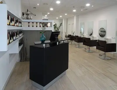 Peluquería Amparo Valera — Peluquería en Zarandona