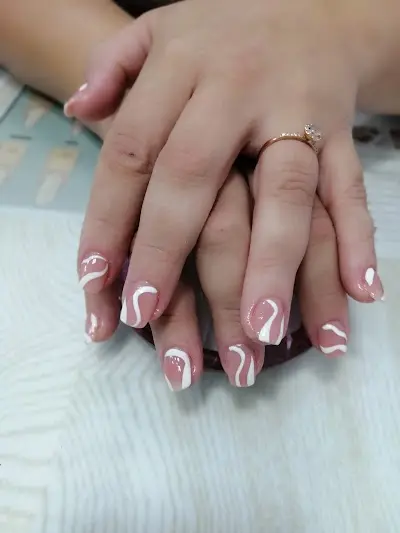 Salón de uñas KAIXIN — Peluquería en Torrevieja