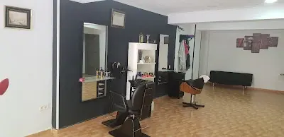 peluqueria barberia haron — Barbería en Villena