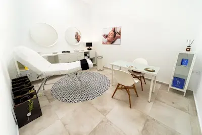 RHODES - Clínica de Medicina Estética y Parafarmacia — Peluquería en Dolores