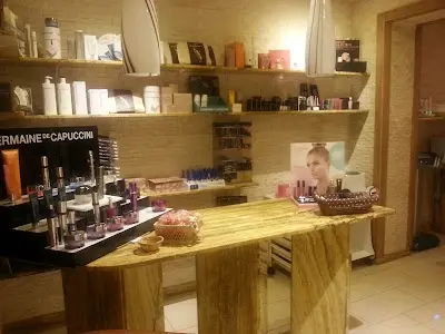 Laura Garcia centró estetico — Peluquería en Monòver