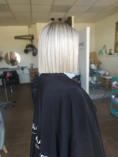 Maria Martinez Hair Salon — Peluquería en Zarandona