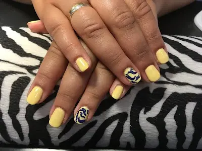 María Rosa Cortés Molla — Peluquería en Biar