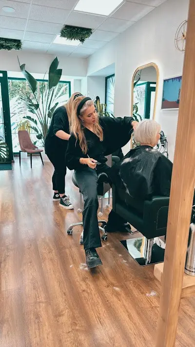 Linda Hair Salon - Peluquería — Peluquería en Villena