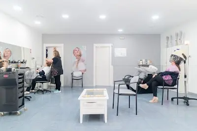 Carmen Estilistas — Peluquería en Alguazas