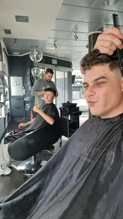 Alejandro Palazón Pelukería — Peluquería en Ceutí