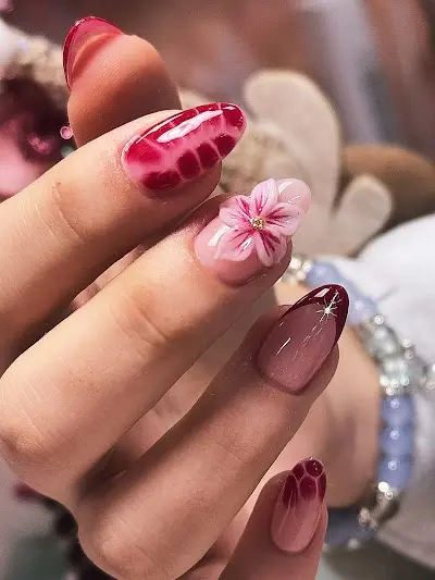 Light nails — Peluquería en Torrevieja