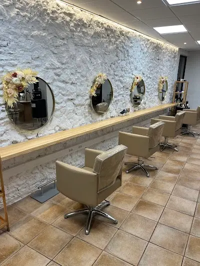 Raquel Carrión Hair Studio — Peluquería en Villena