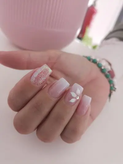 Laura Parra Centro de Uñas — Peluquería en Elx