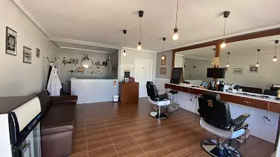 Julian’s Barbershop Quesada — Peluquería en Ciudad Quesada