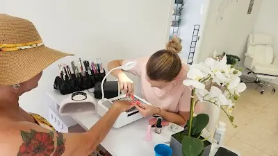 Amy Katie Salon — Peluquería en Los Montesinos