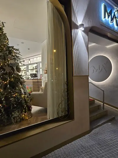 CLÍNICA MAYTE ARTAJONA MEDICAL•BEAUTY•SPA. N°Reg.San. 22231 — Peluquería en Villena