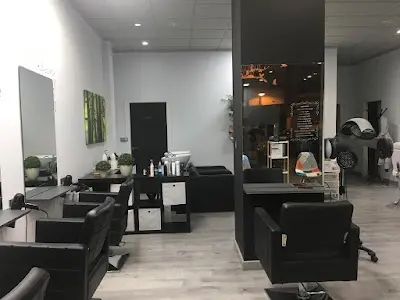 Ana Rodriguez Estilistas — Peluquería en Elx