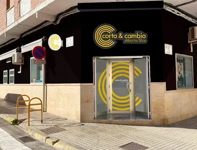 Corto Y Cambio — Peluquería en Yecla