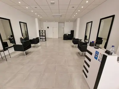 Colour lounge — Peluquería en Dehesa de Campoamor
