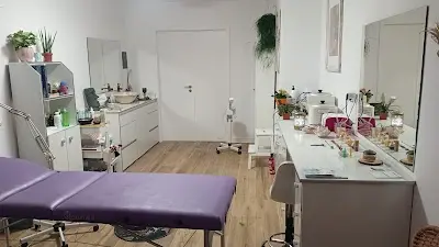 Makia estetica y masajes Cartagena — Peluquería en Canteras