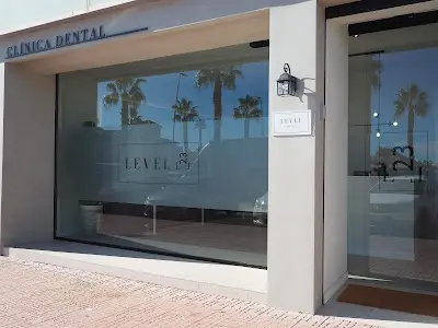 Level 23 Dental — Peluquería en Los Alcázares