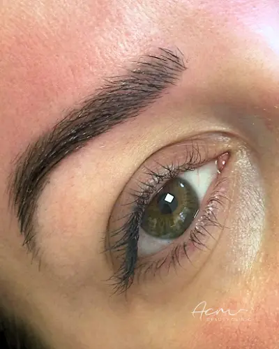 Ana Cláudia Magalhães Beauty Clinic — Peluquería en La Alcayna