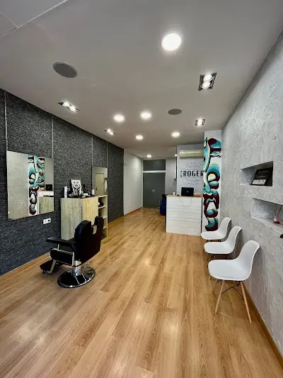 Roger Barber Shop, corte de caballero, degradado, barba, afeitado, coloración — Barbería en Villena