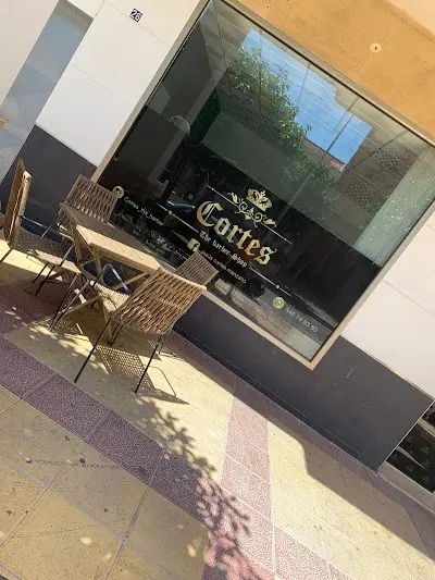 Cortes Barberia — Peluquería en Alquerías