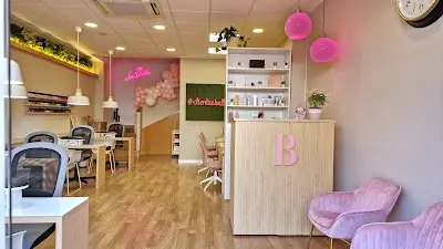 La Bella Nails & Beauty by Zayda Garcia — Peluquería en La Alcayna