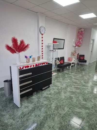 Sandra Nail's — Peluquería en Totana