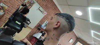 Peluquería Barbería Los Amigos — Barbería en Hellín