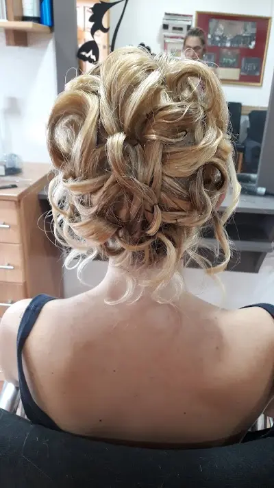 Peluqueria Y Estética Verónica SAN BARTOLOMÉ — Peluquería en San Bartolomé