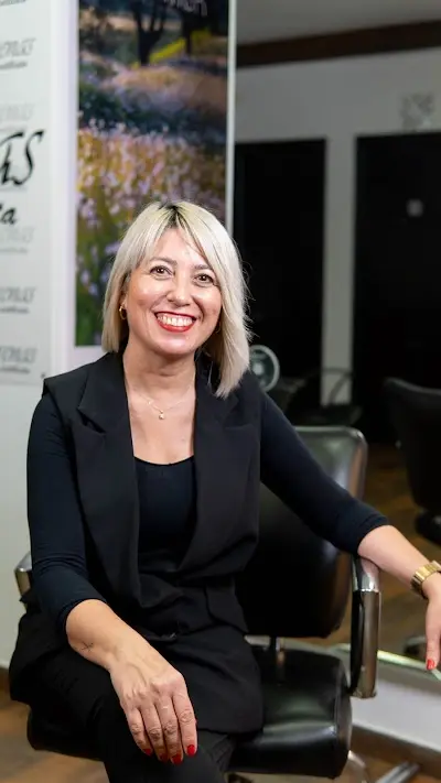 Peluquería Eva Arenas.Estilistas — Peluquería en Elx