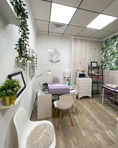 Marinails - Técnica en uñas esculpidas — Peluquería en Villena