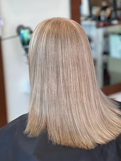 Salon De Belleza SI — Peluquería en La Zenia