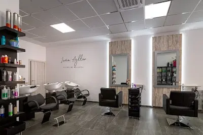 Lucía Ayllón salón de belleza — Peluquería en Cobatillas
