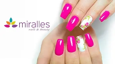 Miralles. Nails & Beauty — Peluquería en Fortuna