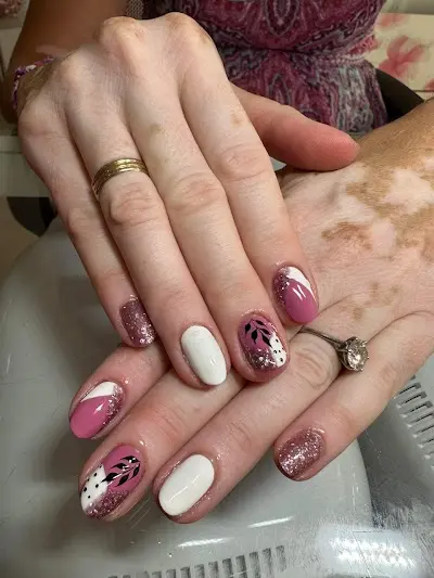 Happy Nails — Peluquería en Torrevieja