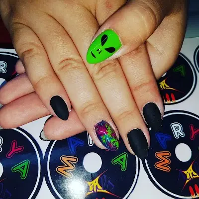 Centro de Estetica Maryanails and beauty — Peluquería en Elda